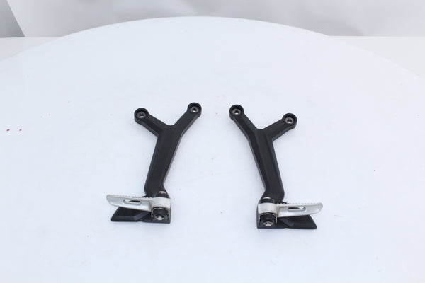 Passenger Footpegs Bracket Set Triumph Trident 660 21-22 OEM