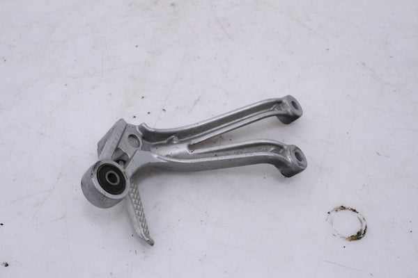 Right Passenger Footpeg Bracket GSXR750 00-03 Suzuki GSXR600 01-03 OEM
