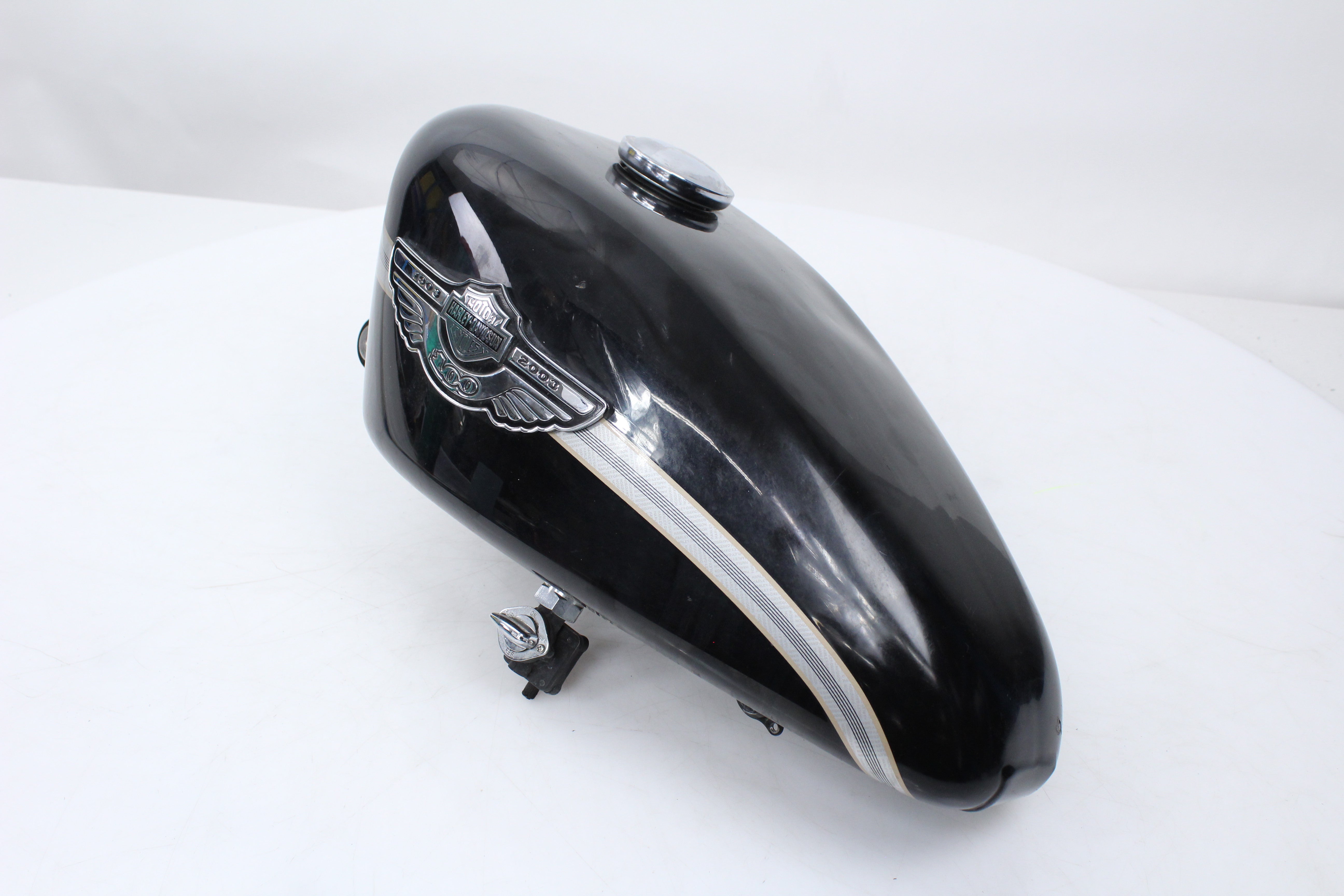 harley iron 883 fuel tank